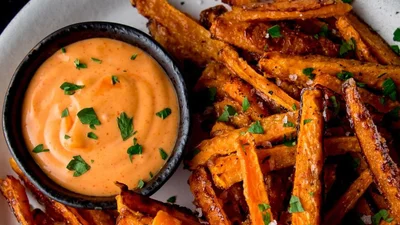 Пальчики оближеш: готуємо запечені морквяні палички з сиром