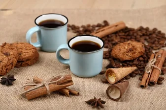 Кофе с корицей в четверг: напиток, который принесет тебе деньги