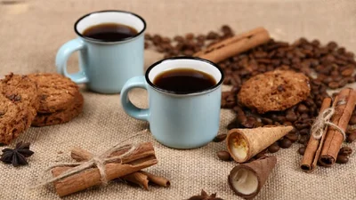 Кава з корицею в четвер: напій, який принесе тобі гроші