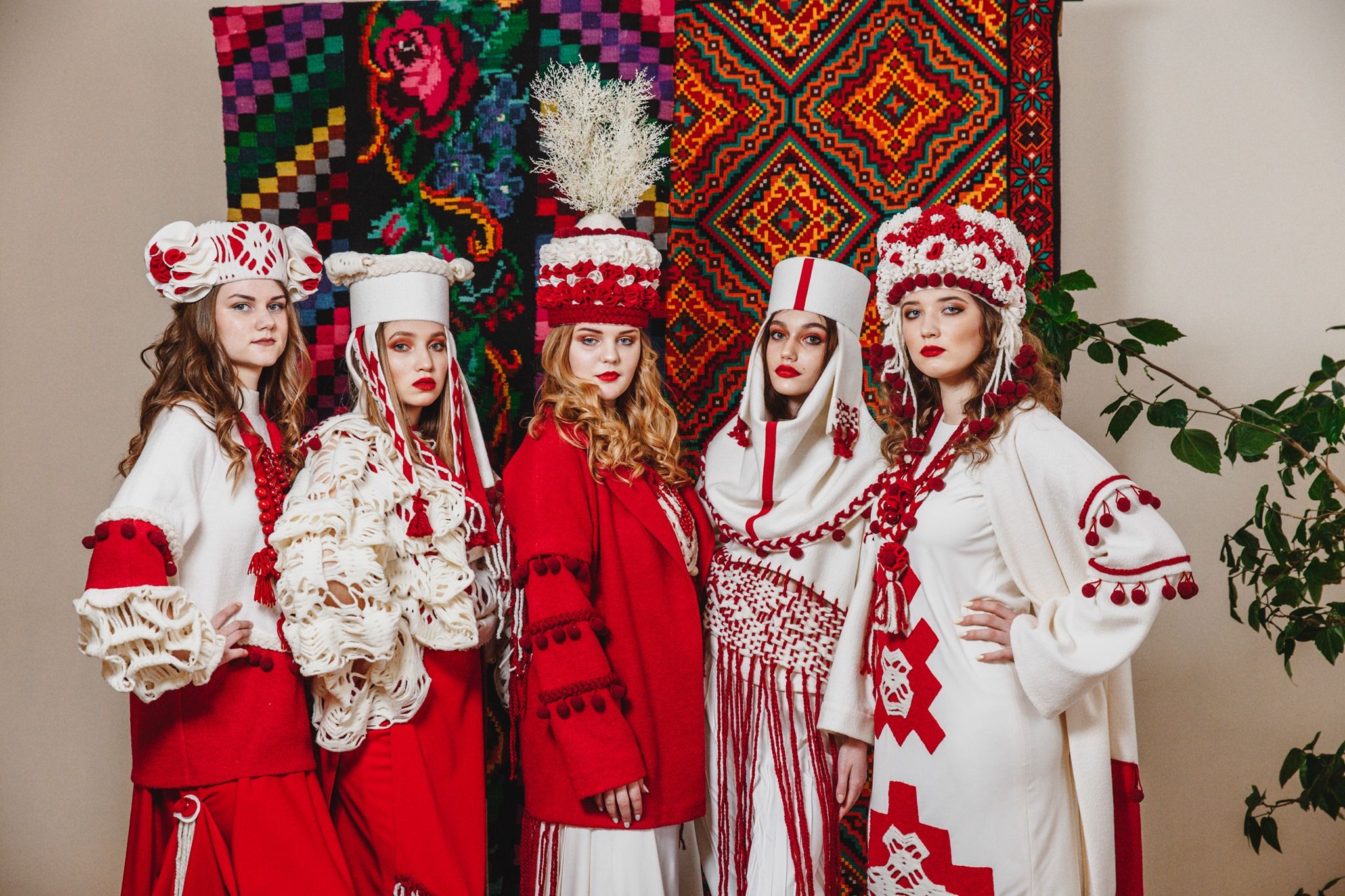 Буковинский венок с ковылью внесли в культурное наследие Украины: история украшения - 567626 Буковинский венок с ковылью внесли в культурное наследие Украины: история украшения - фото 567626