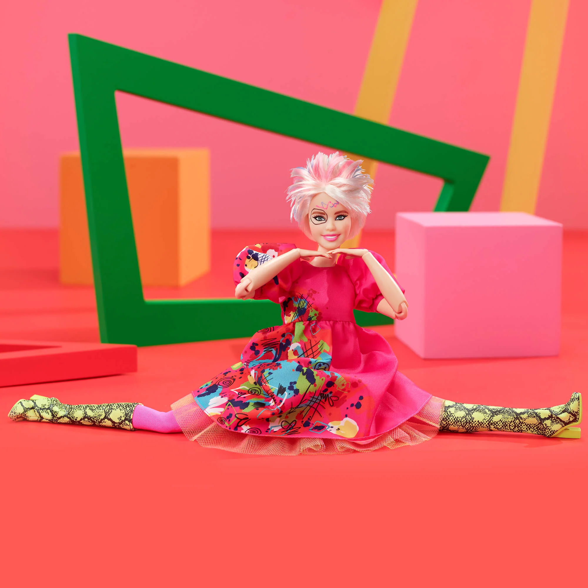 Компанія Mattel випустила 'Дивну Барбі', яку у фільмі зіграла Кейт Маккіннон - фото 567645