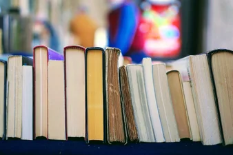 Всемирный день книголюбов: держи топ книг 2023 года