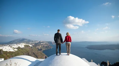 Счастливее ли женщины в отношениях с младшими мужчинами: отвечает психолог