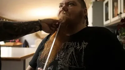 Американка відростила 30-сантиметрову бороду й встановила рекорд — вражаюче відео