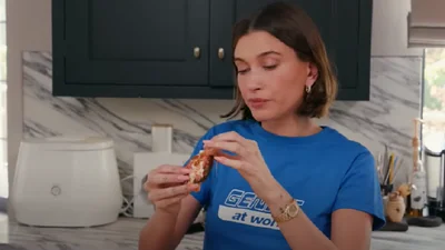 Гейлі Бібер пофарбувала кухонні шафи в дивовижний колір та запустила новий тренд