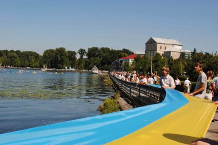 День Флага Украины: история праздника и 10 интересных фактов о сине-желтом флаге - фото 570034