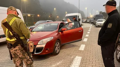 Ухилянт року: чоловік хотів виїхати з України, накрившись ковдрою