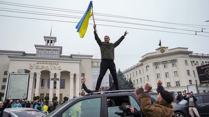 День прапора України: як ЗСУ підіймали синьо-жовті стяги на звільнених територіях - фото 570488