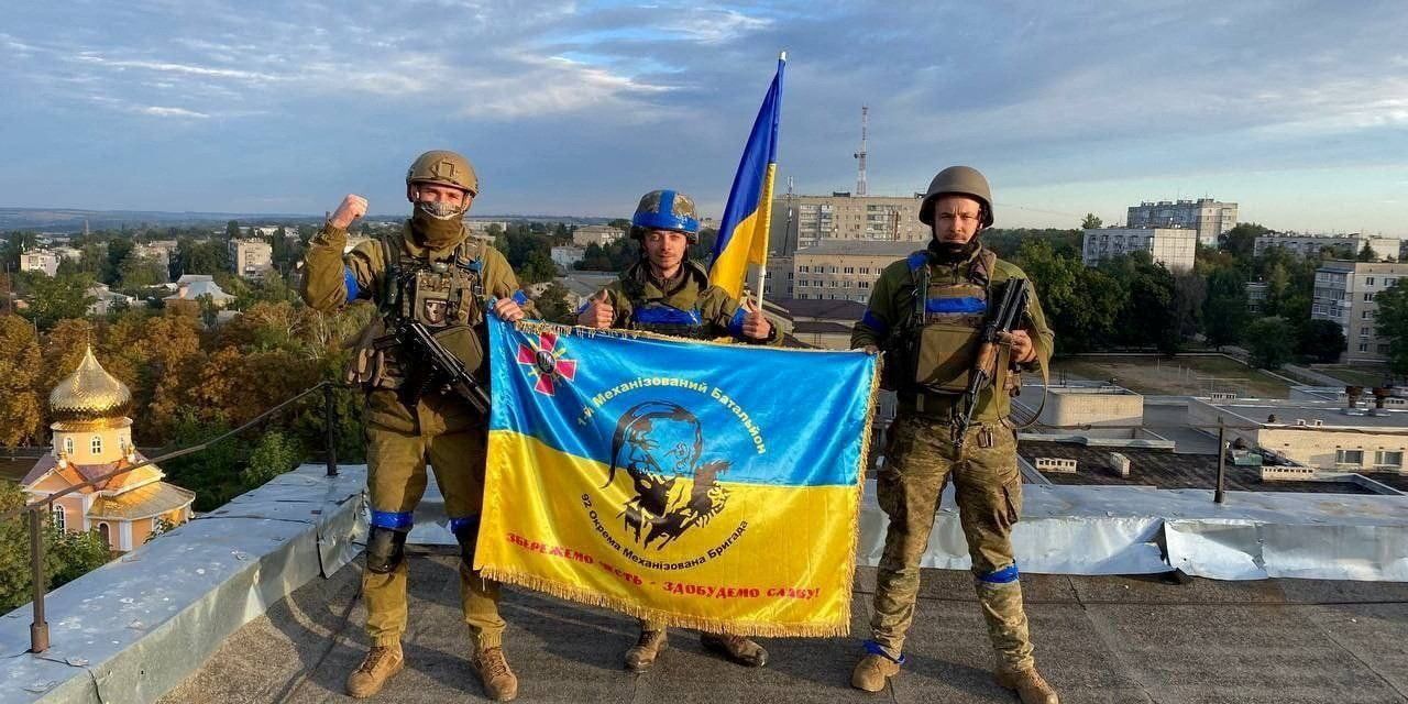 День прапора України: як ЗСУ підіймали синьо-жовті стяги на звільнених територіях - фото 570496