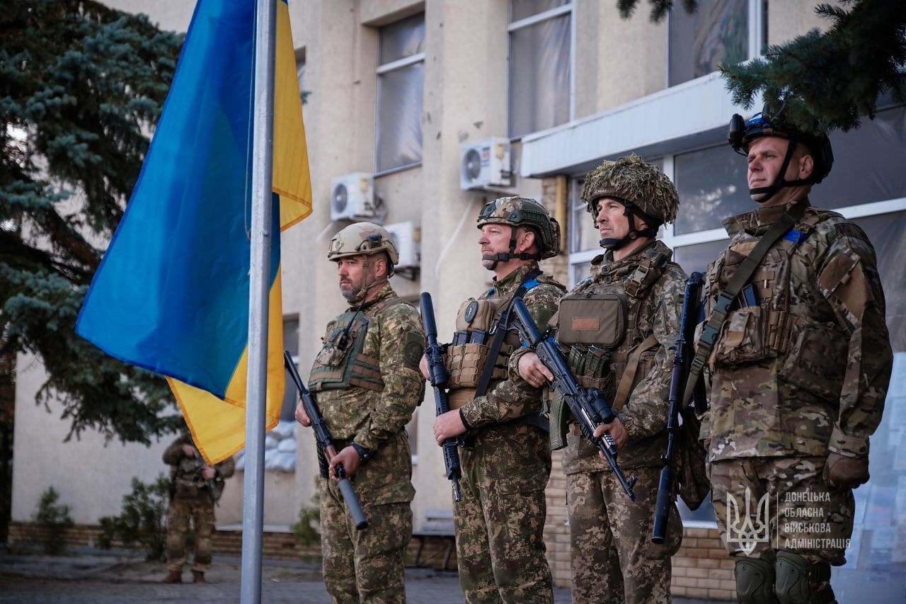 День прапора України: як ЗСУ підіймали синьо-жовті стяги на звільнених територіях - фото 570501