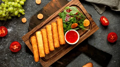 Вкусная закуска к сериалу: как приготовить хрустящие палочки из картофельного пюре