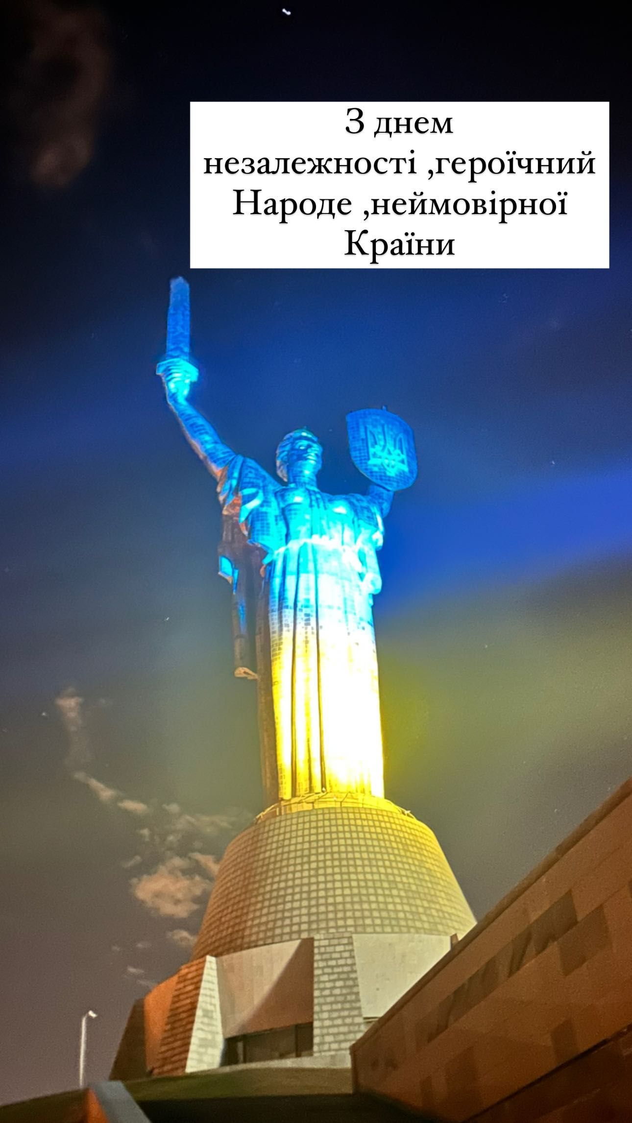 Семья Димы Монатика вернулась в Украину, и вот их первое фото в Киеве - 570927 Семья Димы Монатика вернулась в Украину, и вот их первое фото в Киеве - фото 570927