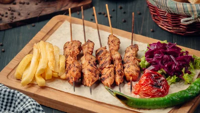 Сувлаки — невероятный куриный шашлык, который обожают в Греции