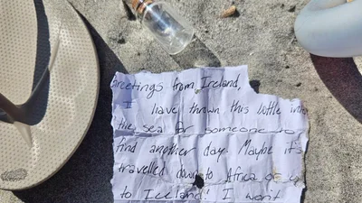 Послание в бутылке из Ирландии за 4 года приплыло в США: что было внутри