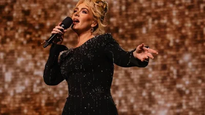 Адель рассказала об опасной болезни, которая мучает ее уже много лет