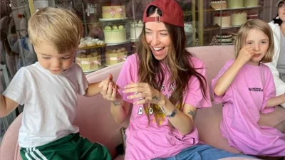 Миша Кацурин показал, как его дочь от предыдущего брака поет на концерте Дорофеевой