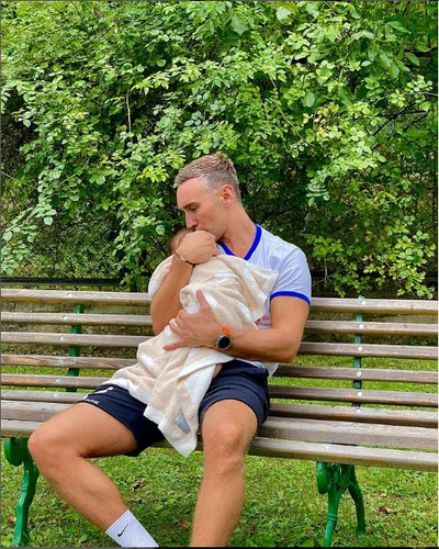 Иракли Макацария с подросшим сыном Георгием на руках восхитил Сеть — смотри фото - фото 571536