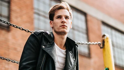 Жінки обирають високих чоловіків, і Люкс знайшов цьому пояснення