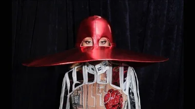 Бейонсе зажгла на шоу в невероятном образе FROLOV и похвасталась луком в Instagram