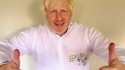 Украина в сердце: Борис Джонсон примерил крутую вышиванку украинского бренда