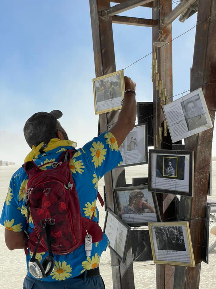 На фестивале Burning Man украинская команда создала уникальные военные мемориалы — фото - 572113 На фестивале Burning Man украинская команда создала уникальные военные мемориалы — фото - фото 572113