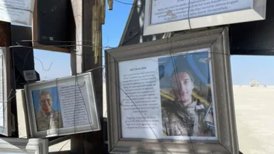 На фестивале Burning Man украинская команда создала уникальные военные мемориалы — фото