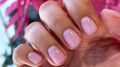 5 варіантів манікюру, які можна зробити на 1 вересня в останню хвилину