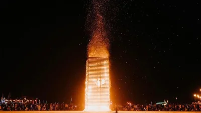 Как феникс: на Burning Man сожгли скульптуру из Украины - она превратилась в тризуб