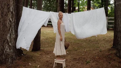 Памела Андерсон без краплинки макіяжу знялась в рекламі штучних діамантів