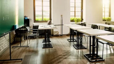 Первое сентября под сирены: школьники спели "Червону калину" в укрытии