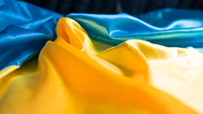 Во время концерта Imagine Dragons в Грузии возник скандал из-за украинского флага — видео