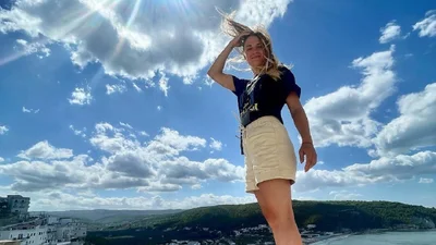 Красунечка Ольга Харлан зустріла 33-річчя гарячим відео в крихітному бікіні