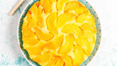 Найсмачніший пиріг з персиками — встигни спробувати, поки сезон