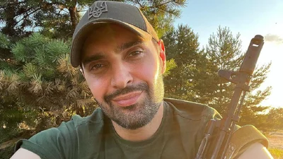 Козловський показав реалії життя воїна ЗСУ: обід з побратимами у посадці