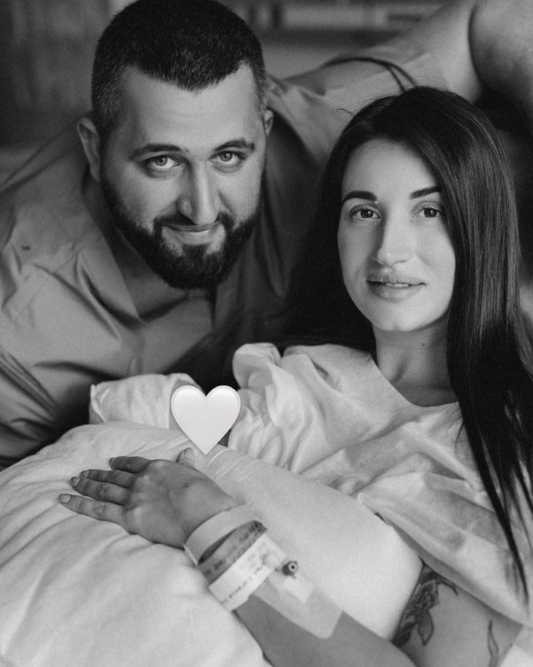 Євгенія Емеральд видалила всі фото з чоловіком і натякнула на розлучення з ним - фото 573027