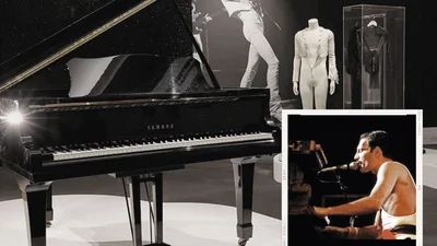 Рояль Фредді Меркʼюрі та чернетка "Богемної рапсодії" пішли з молотка у Лондоні