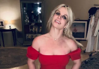 Во время танцев в баре Бритни Спирс обнажила грудь: конфуз попал на фото