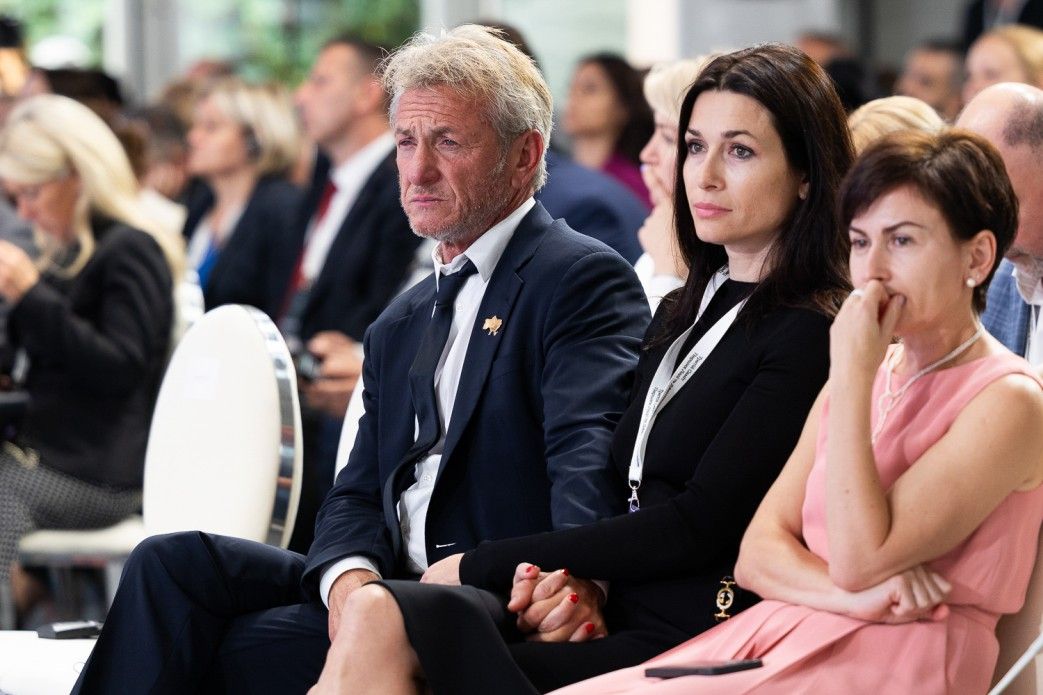 Шон Пенн приїхав до Києва зі своєю коханою-українкою - 573280 Шон Пенн приїхав до Києва зі своєю коханою-українкою - фото 573280