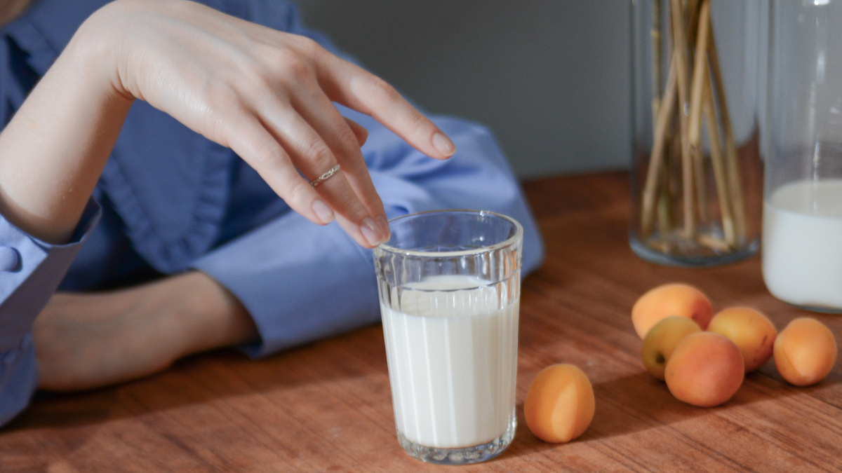 Молоко и прыщи — вызывает ли молочная продукция высыпания — говорит  дерматолог – Люкс ФМ