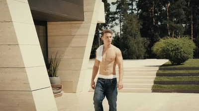 Ведущий шоу "Кто сверху?" Богдан Шелудяк превратился в секси-садовода