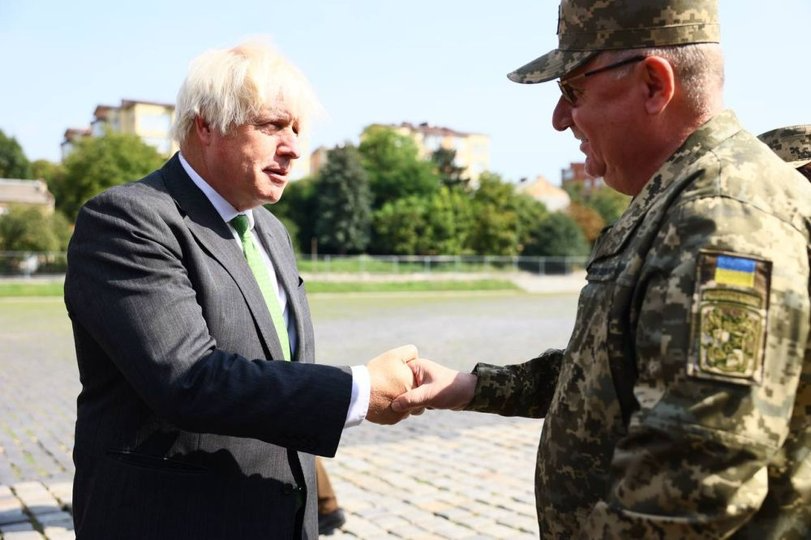 Борис Джонсон приїхав у Львів потягом Укрзалізниці зі звичайними пасажирами - фото, відео - фото 573554