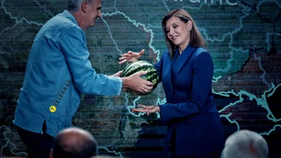 Тімоті Снайдер ошелешив Олену Зеленську неочікуваним подарунком — фото