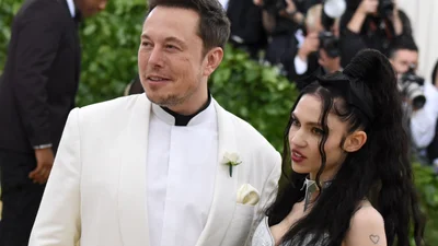 В сеть попали фото третьего ребенка Илона Маска и Граймс