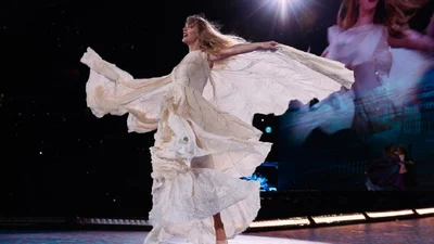 Тейлор Свіфт втратила діамант з каблучки за 12 тисяч доларів: момент потрапив на відео