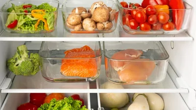 Вот ответ, когда нужно убирать пищу в холодильник – горячей или холодной