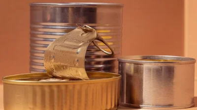 Як відкрити консервну банку без відкривачки: ось 3 лайфхаки