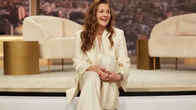 Дрю Бэрримор вызвала волну хейта на фоне продолжающейся забастовки сценаристов и актеров