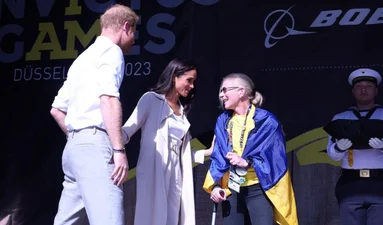 Фото дня: принц Гаррі міцно обійняв нашу Тайру, вручивши її срібло на "Іграх Нескорених"