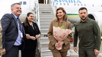 Образ дня: Елена Зеленская приехала в Нью-Йорк в костюме в стиле "тихая роскошь"