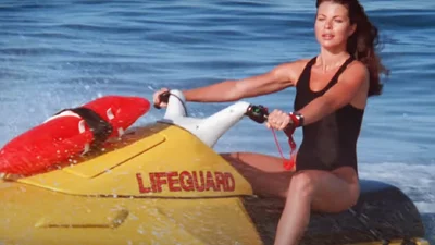 Одну з найгарячіших акторок "Рятувальників Малібу" побачили на вулиці: ніколи не впізнаєш